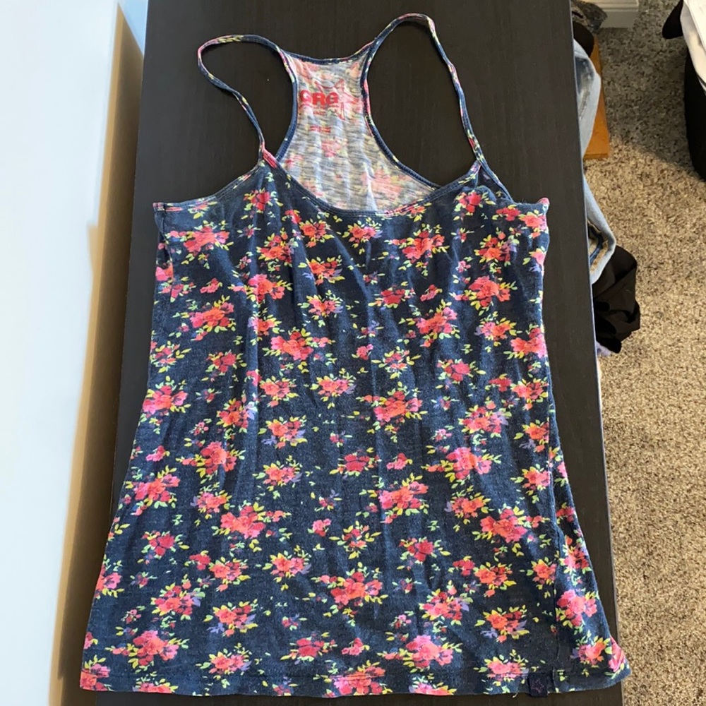 Garage floral tank